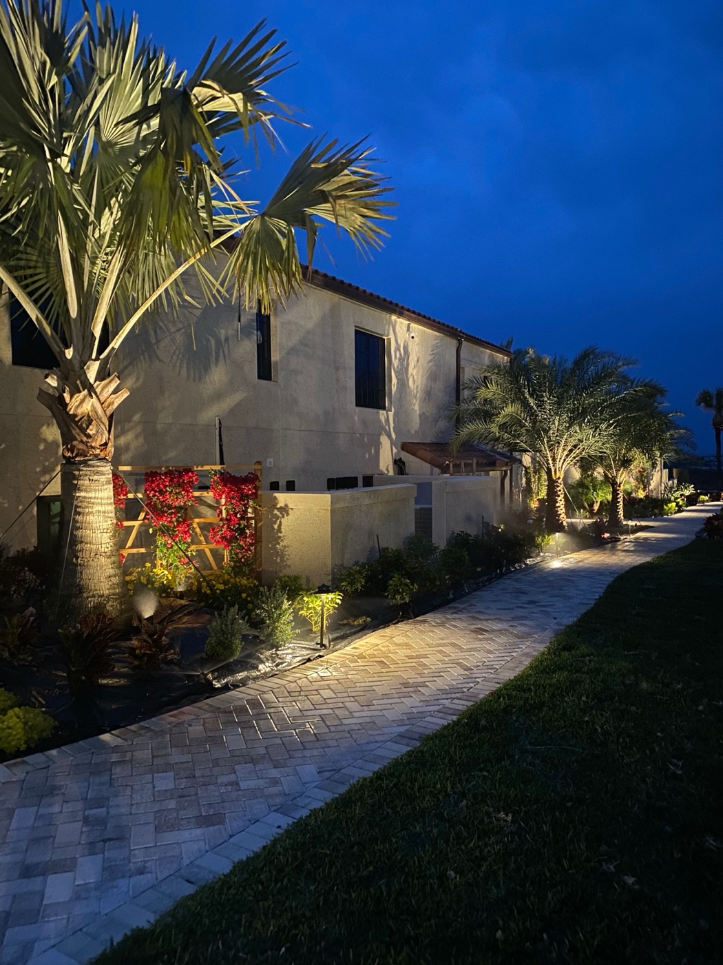 Mediterranean home pathway lighting